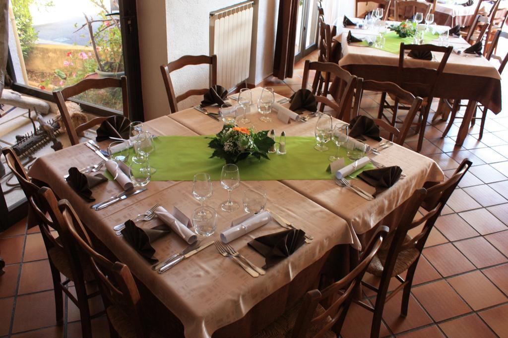 Logis Hotel Restaurant Le Flamant Rose Camargue Albaron Exterior photo